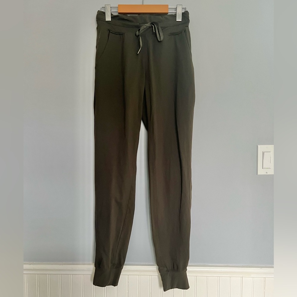 Zyia Active Olive Ascend Joggers Size Large